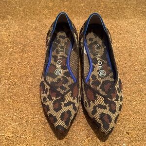 Rothy’s pointy flat. Size 7. Animal print. Great condition.